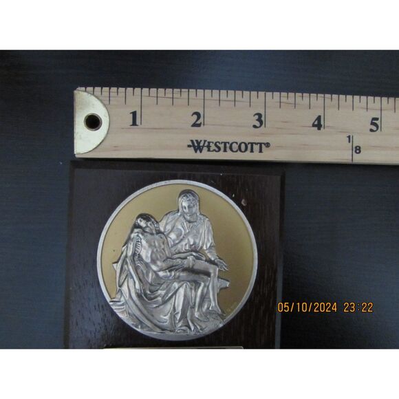 VINTAGE PIETA SMALL WOODEN PLAQUE WALL HANGING MADE IN JAPAN JESUS MOTHER MARY - Picture 5 of 6